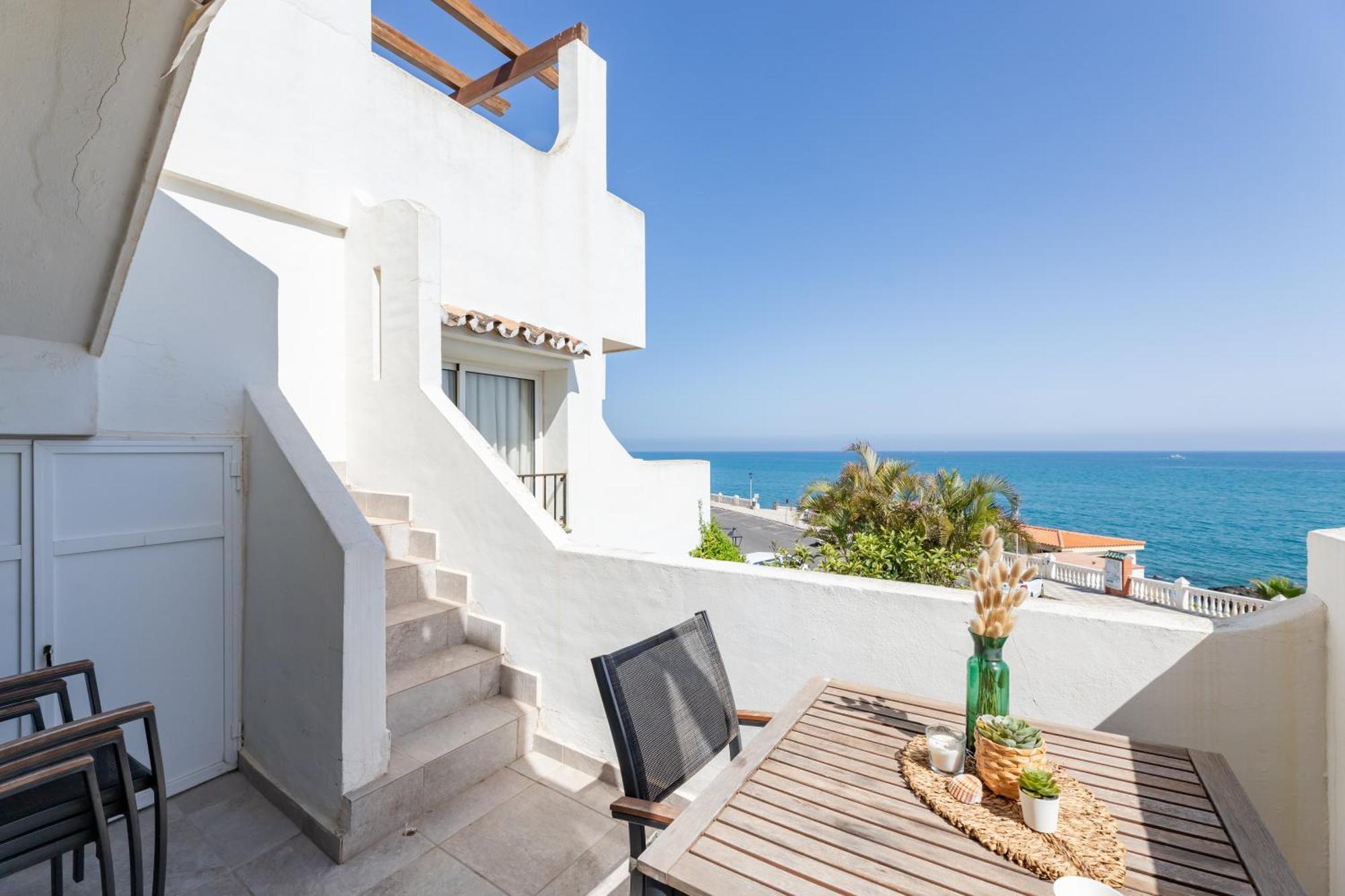 Vb Beachfront 2bdr Duplex With Bbq Benalmadena