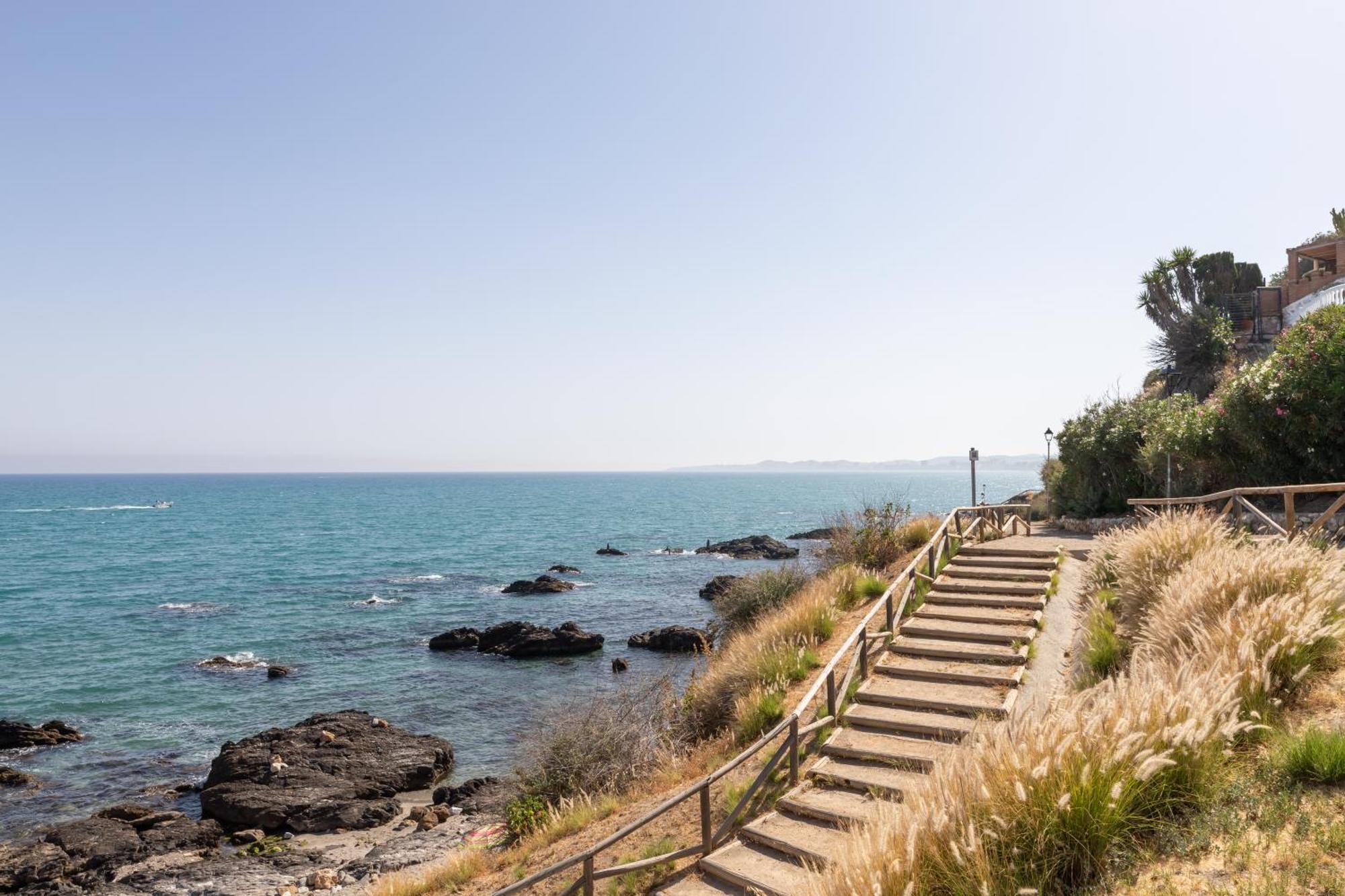Vb Beachfront 2bdr Duplex With Bbq Benalmadena